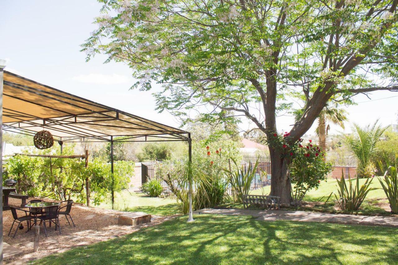 Haus Holzapfel Hotel Beaufort West Eksteriør billede