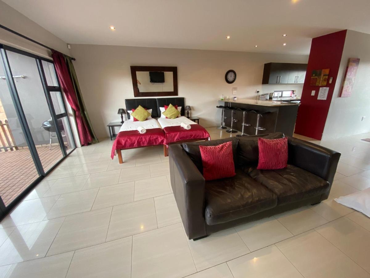 Haus Holzapfel Hotel Beaufort West Eksteriør billede